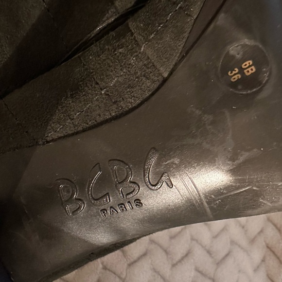 BCBGIRLS Army Green Suede with Pewter details Peep Toe Heels - Size: 6 - Picture 8 of 8